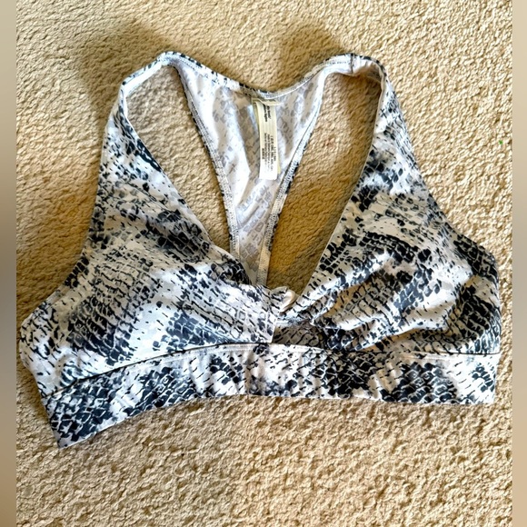 Victoria's Secret PINK Ultimate Lightly‎ Lined Snakeskin Sports Bra Size Large - Picture 1 of 7